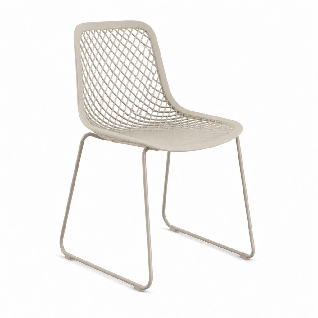 Chaise de salle à manger beige en polypropylène ajouré avec piètement traîneau en acier 49 x 55 x 82 cm